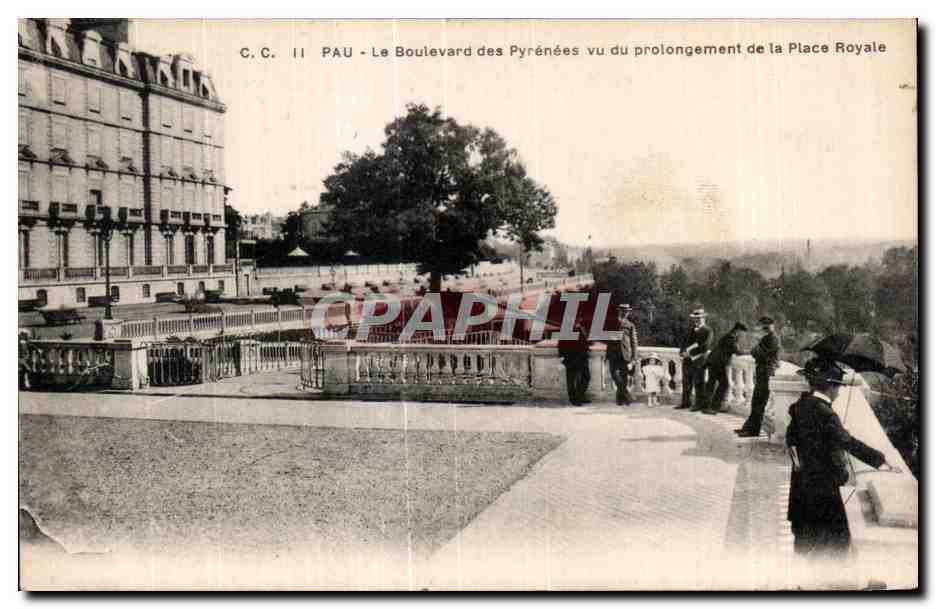 Pau - Le Boulevard des Pyrénées vu du prolongement de la Place Royale — C.C. II