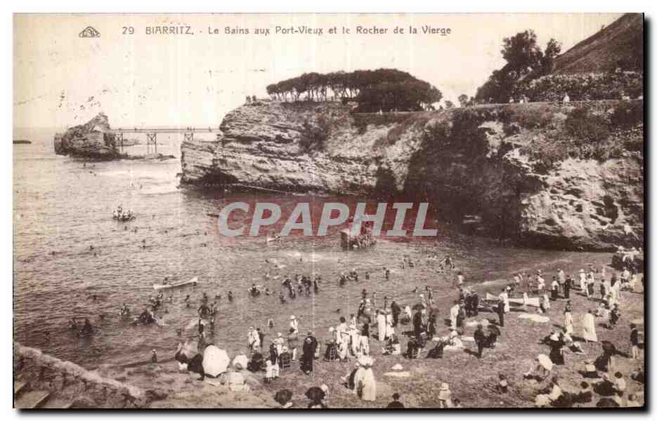 CPA Biarritz Le Bains aux Port Vieux et le Rocher de la Vierge