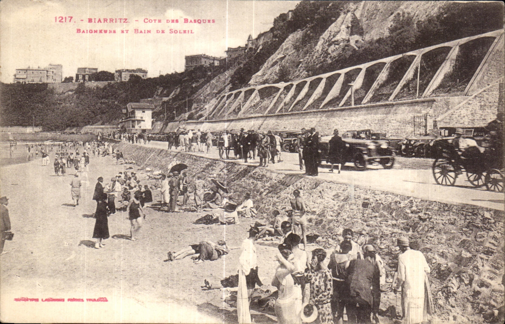 CPA Biarritz Cote des Basques Baigneurs et bain de soleil Automobile