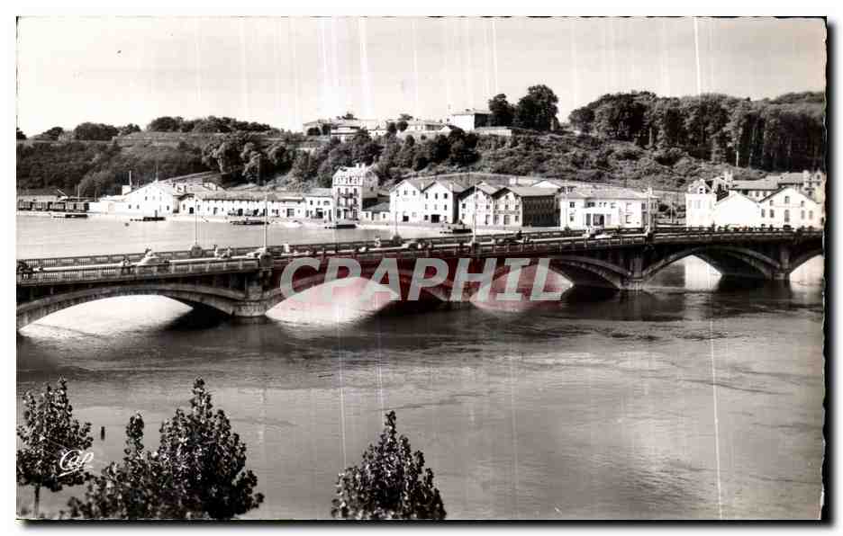 CPA Bayonne Le Pont sur I Adour et la Citadelle