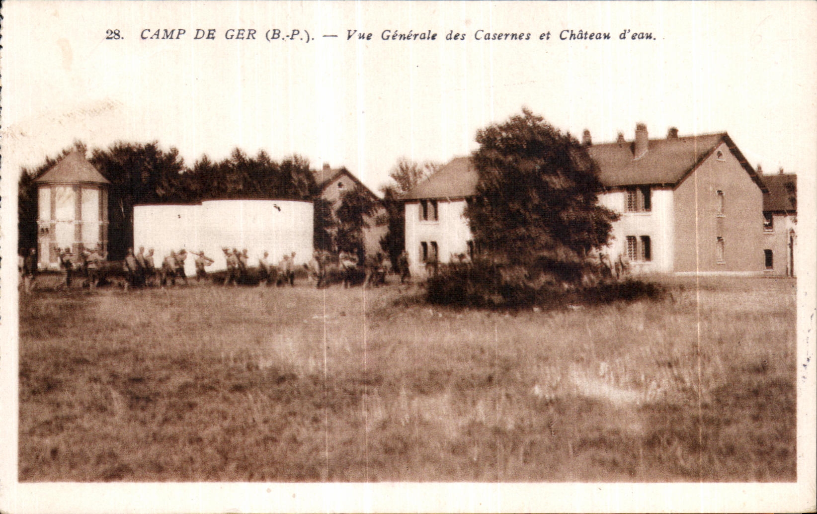 CPA Camp De Ger Vue Generale des Casernes et Chateau d eau Militaria