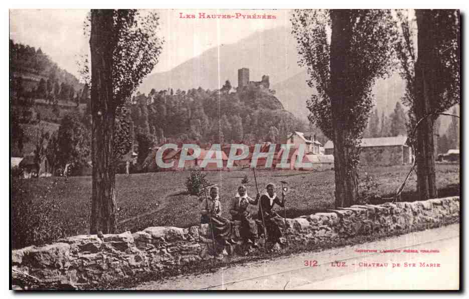 CPA Luz Chateau de Ste Marie Folklore Femmes