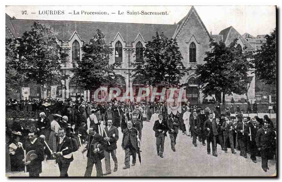 CPA Lourdes la Procession Le Saint Sacrement