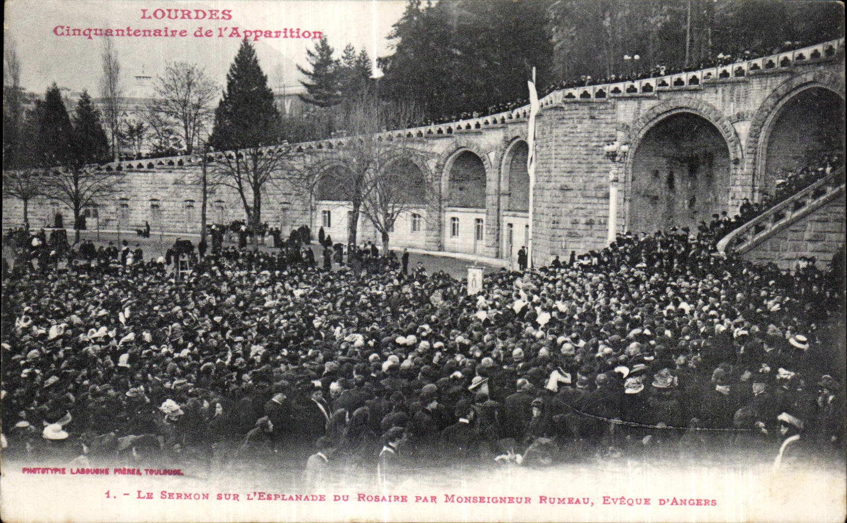 Lourdes — Cinquantenaire de l'Apparition — Sermon sur l'Esplanade du Rosaire par Monseigneur Rumeau, Évêque d'Angers
