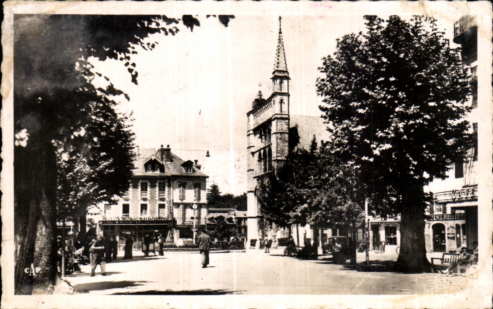 CPA Bagneres de Bigorre Les Coustours et I Eglise