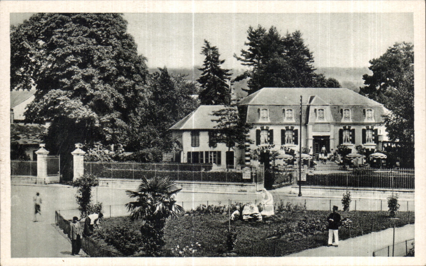 CPA Hotel Trianon Le Petit Pavillon Place des Thermes Bagneres de Bigorre