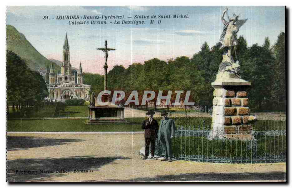 CPA Lourdes (Hautes Pyrenees) Statue de Saint Michel Calvaire breton La Basilique