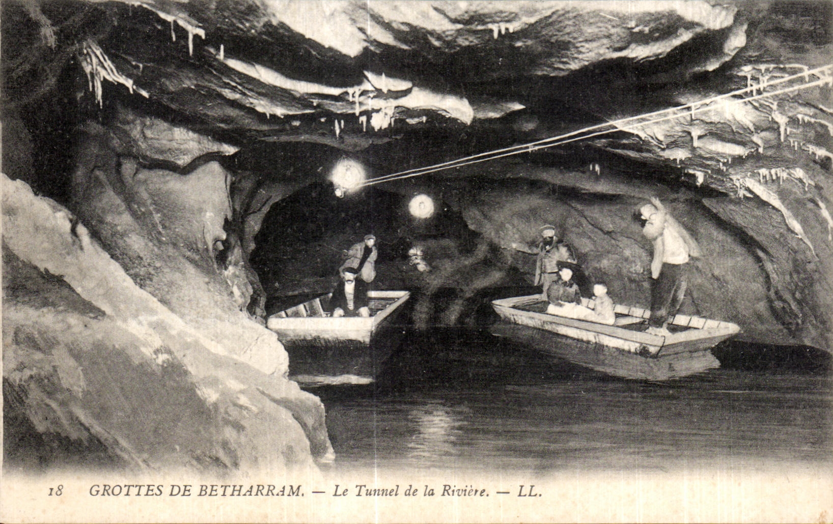CPA Grottes De Betharram Le Tunnel de la Riviere