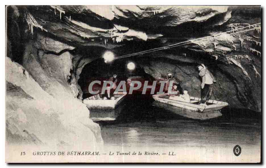 CPA Grottes De Betharram Le Tunnel de la Riviere