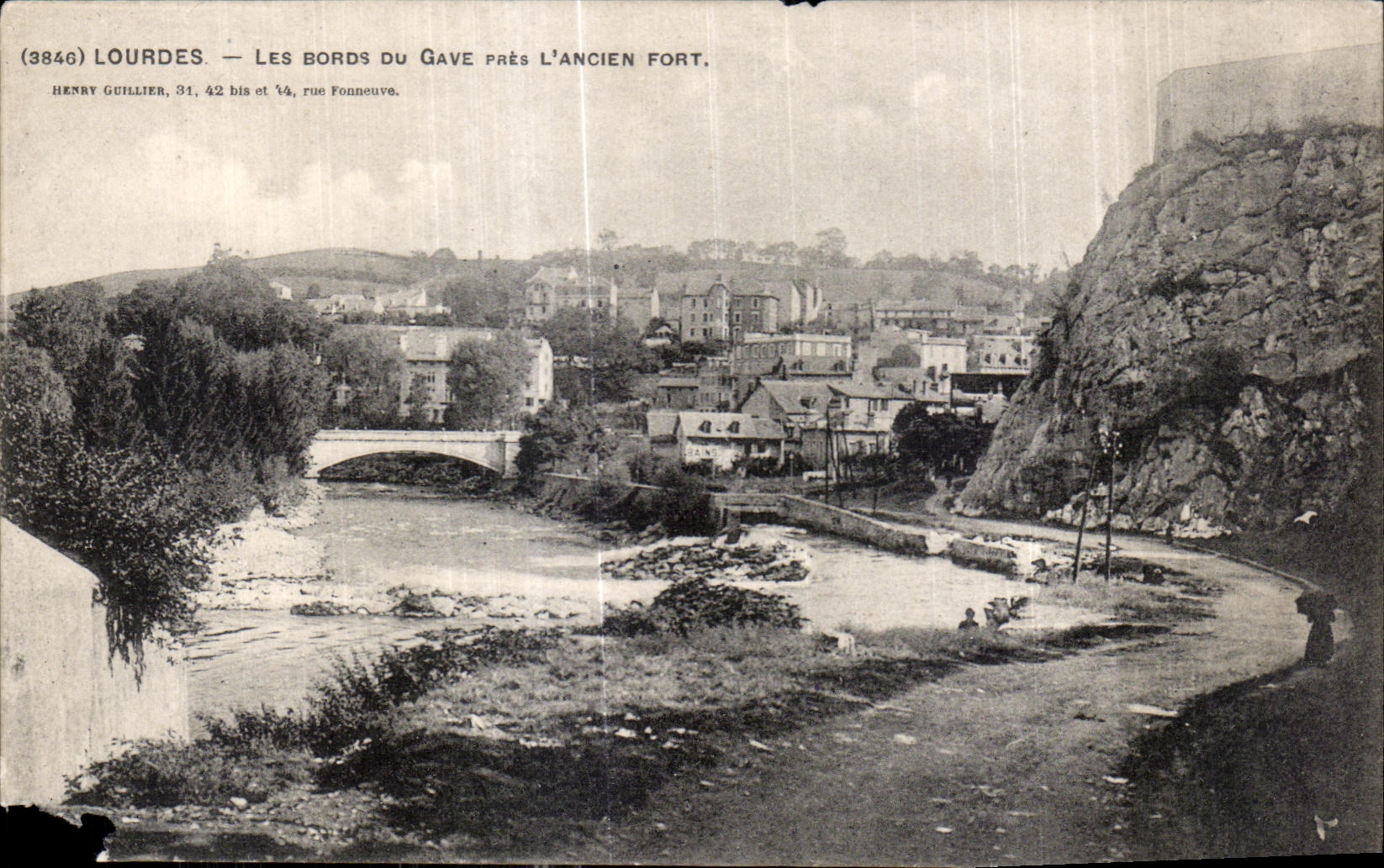 CPA Lourdes Les Bords Du Gave pres L Ancien Fort