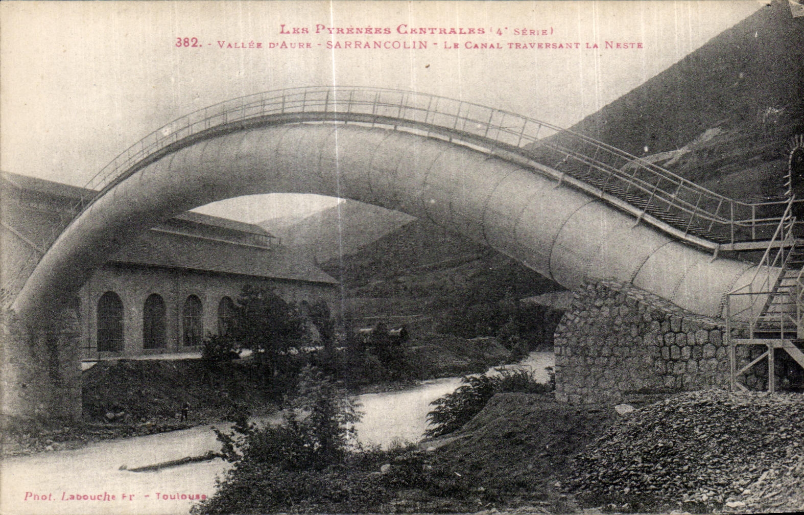 Vallée d'Aure - Sarrancolin - Le canal traversant la Neste — Les Pyrénées Centrales (4e série) — Phot. Labouche Fr. Toulouse