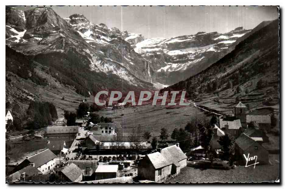 CPA Gavarnie (Htes Pyr) Le Village et la Cirque