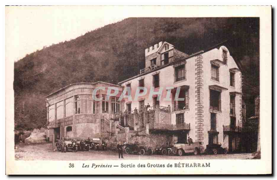 Les Pyrénées — Sortie des Grottes de BÉTHARRAM — Phototypie Hélio Française