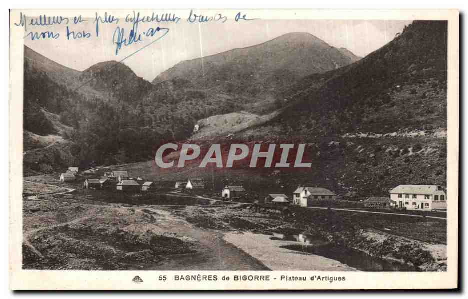 Bagnères-de-Bigorre - Plateau d'Artigues — Blick auf das Dorf und das bergige Landschaft