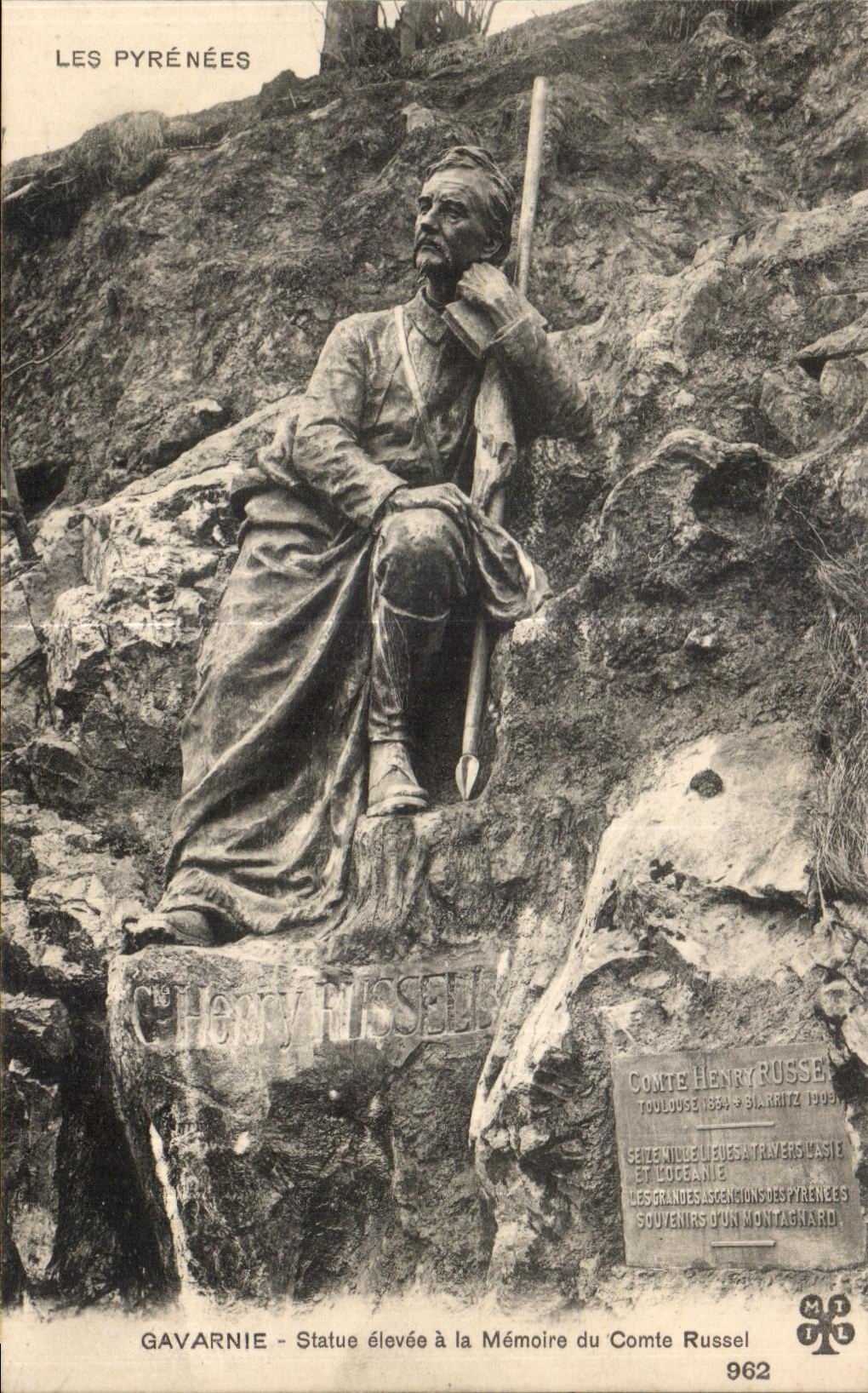 CPA Les Pyrenees Gavarnie Statue elevee a la Memoire du Comte Russel