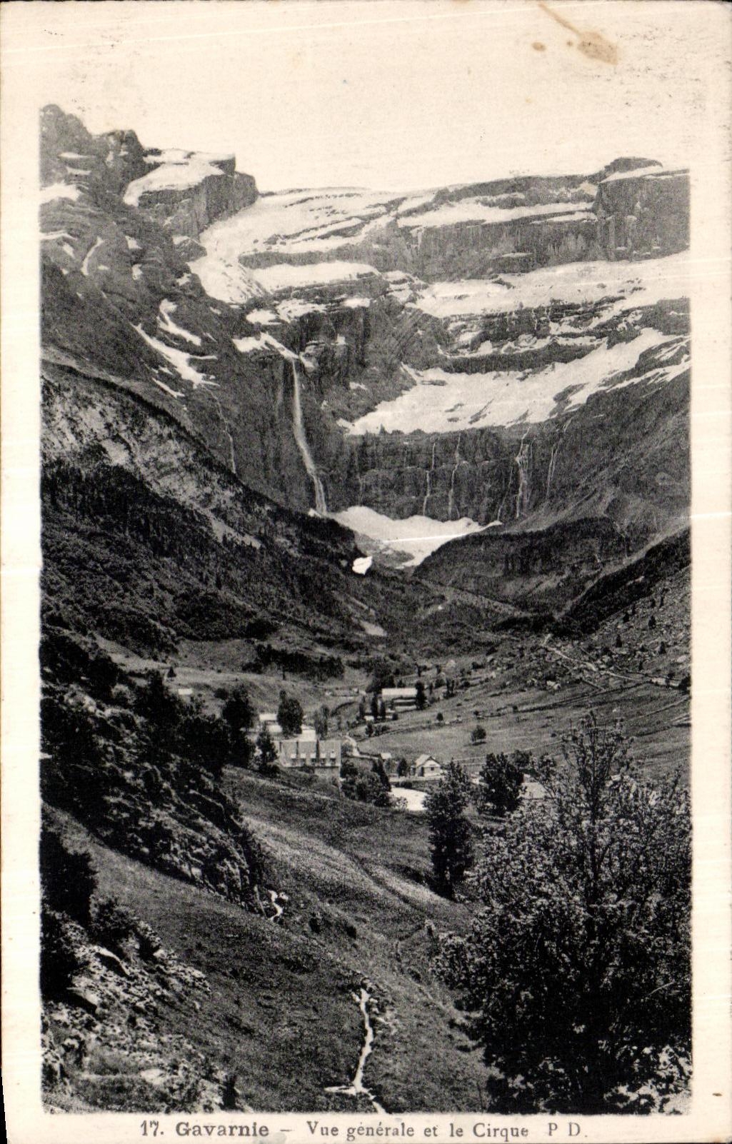 Gavarnie — Vue générale et le Cirque P.D.