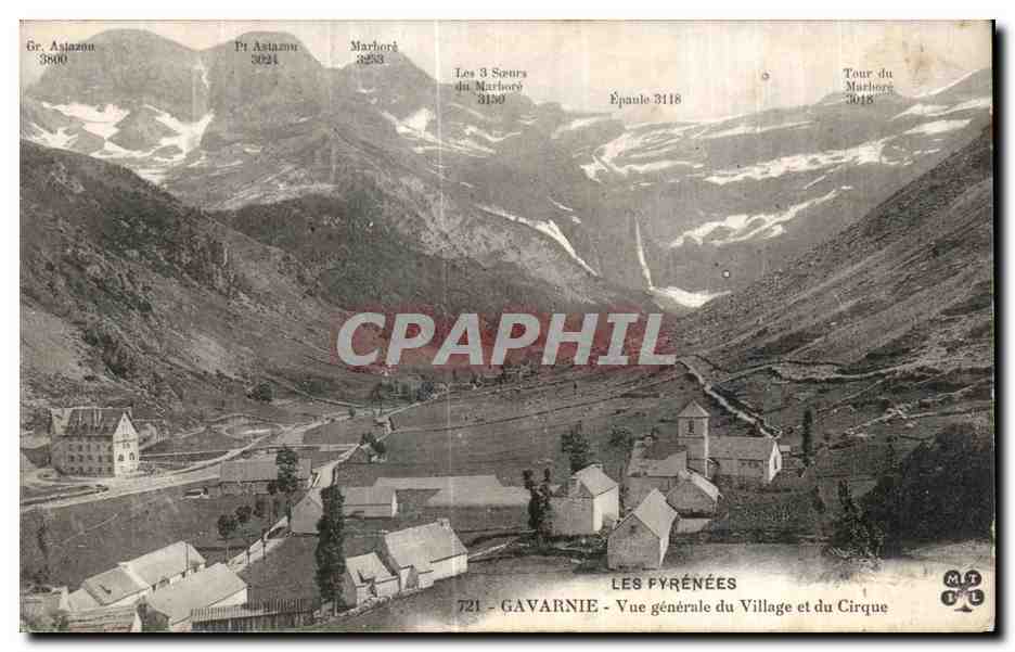 CPA Les Pyrenees Gavarnie Vue generale du Village et du Villiage et du Cirque