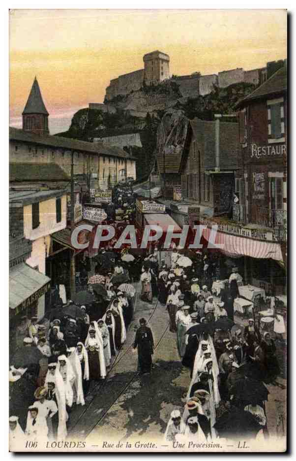 CPA Lourdes Rue de la Grotte Une Procession