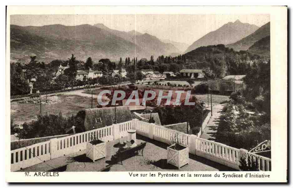 Argeles — Vue sur les Pyrénées et la terrasse du Syndicat d'Initiative — n°97