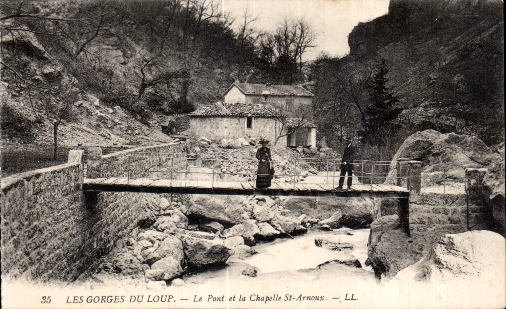 CPA Les Gorges Du Loup Le Pont et la Chapelle St Arnoux