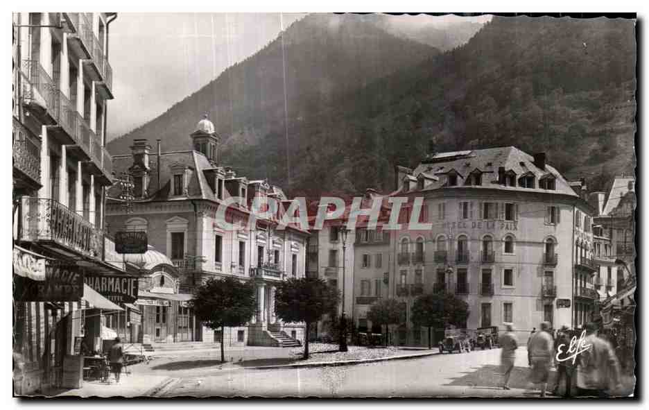 CPA Cauterets (Hautes Pyr) Place Georges Clemenceau 