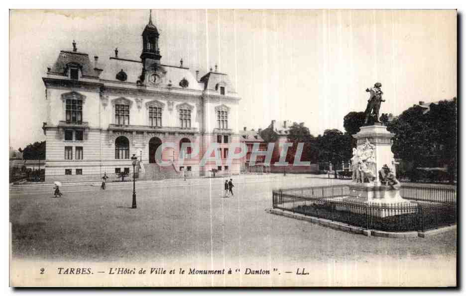 Tarbes — L'Hôtel de Ville et le Monument à Danton — LL.