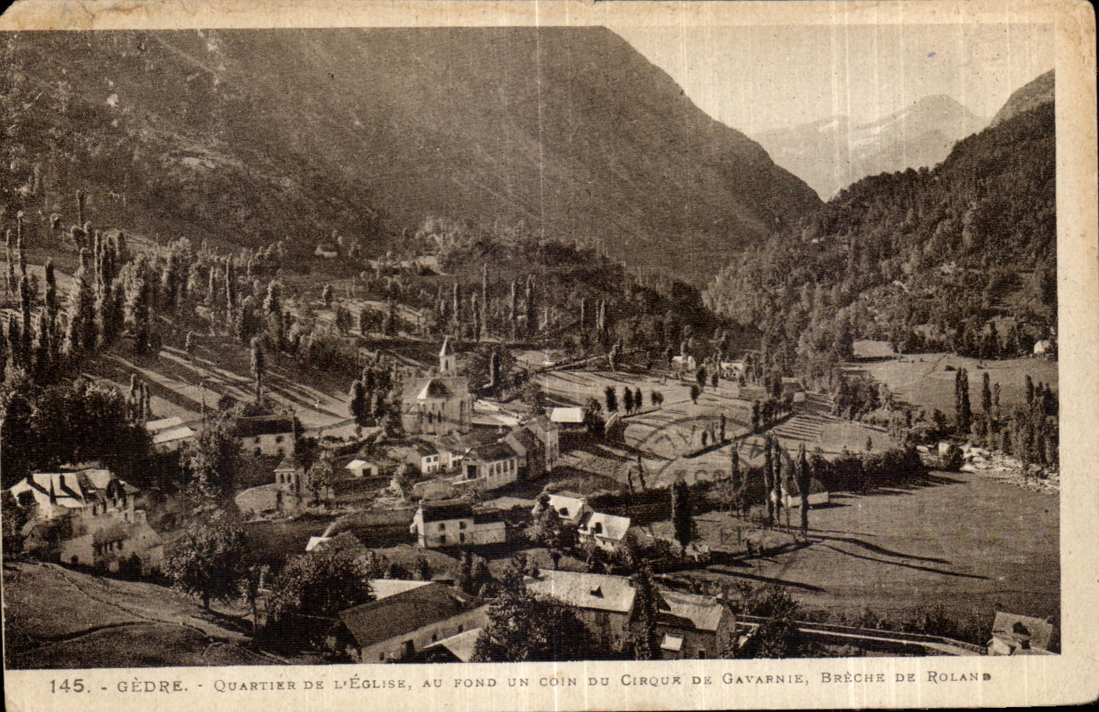 CPA Gedre Quartier De L Eglise Au Fond Un Coin Du Cirque De Gavarnie Breche De Roland