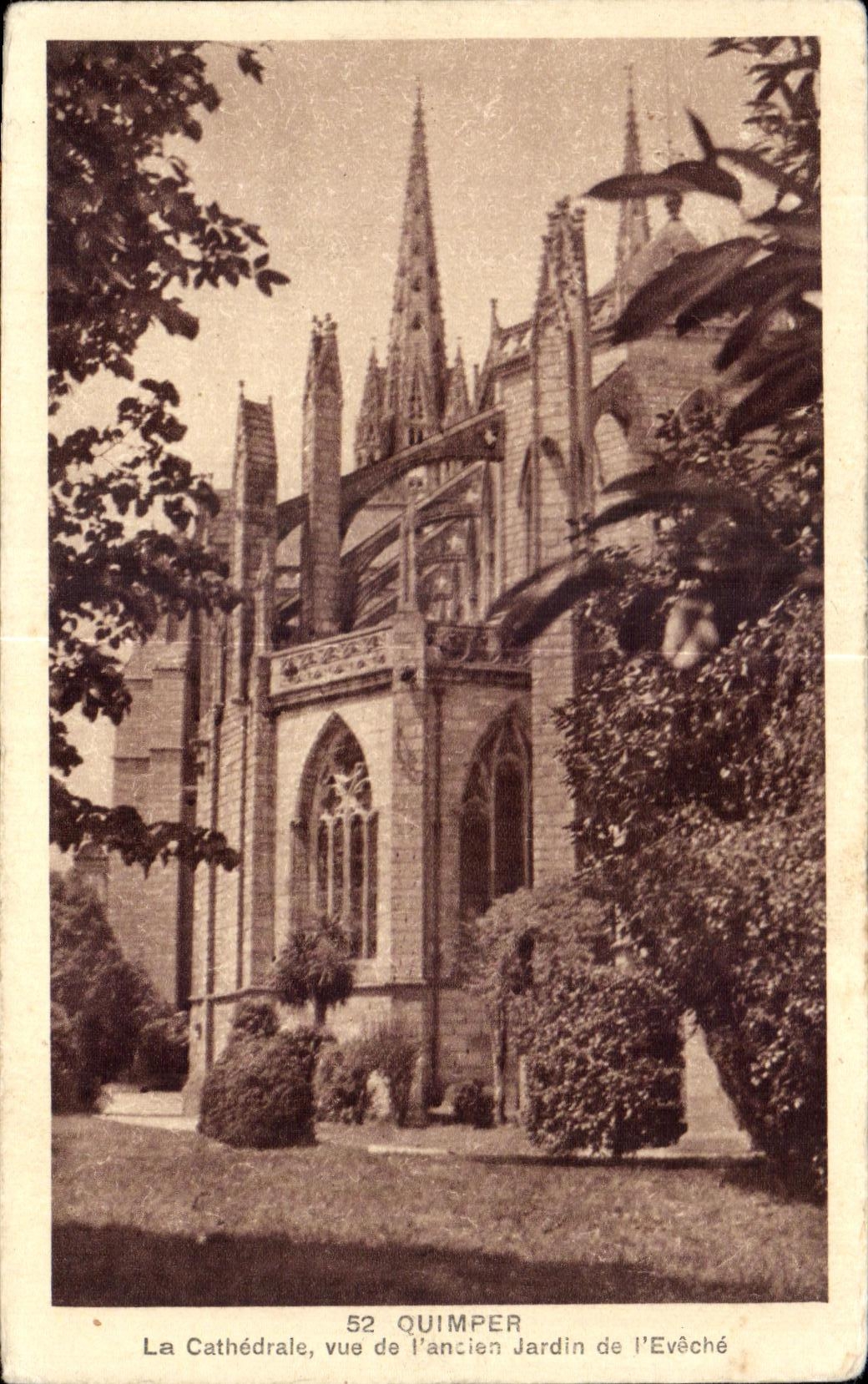 CPA Quimper La Cathedrale vue de I ancien Jardin de I Eveche