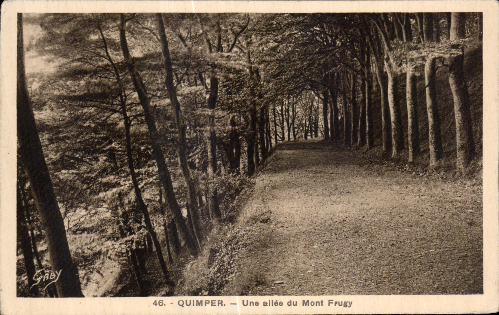 CPA Quimper Une allee du Mont Frugy