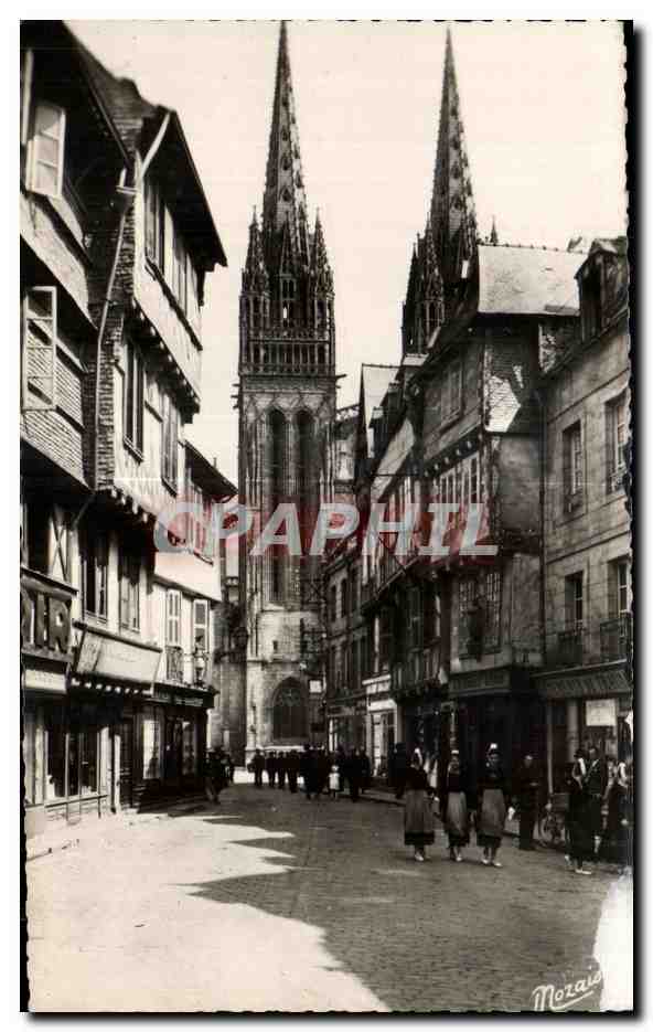 CPA Quimper (Finistere) La Cathedrale et les maisons du XV siecle rue Kereon
