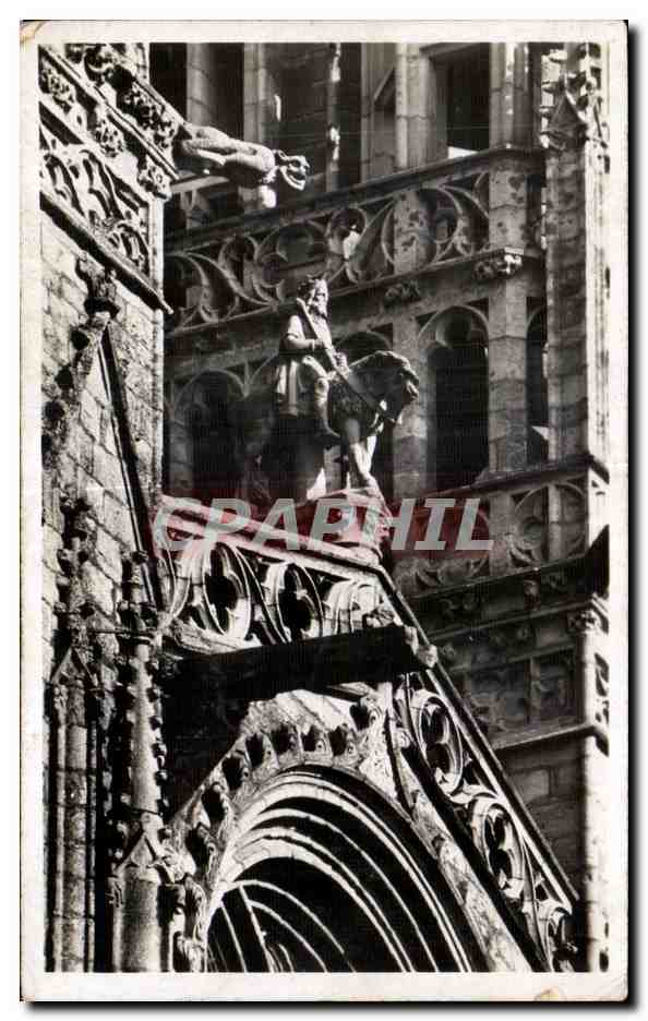 CPA Quimper Du haut de la Cathedrale roi Gradlon veille sur sa ville