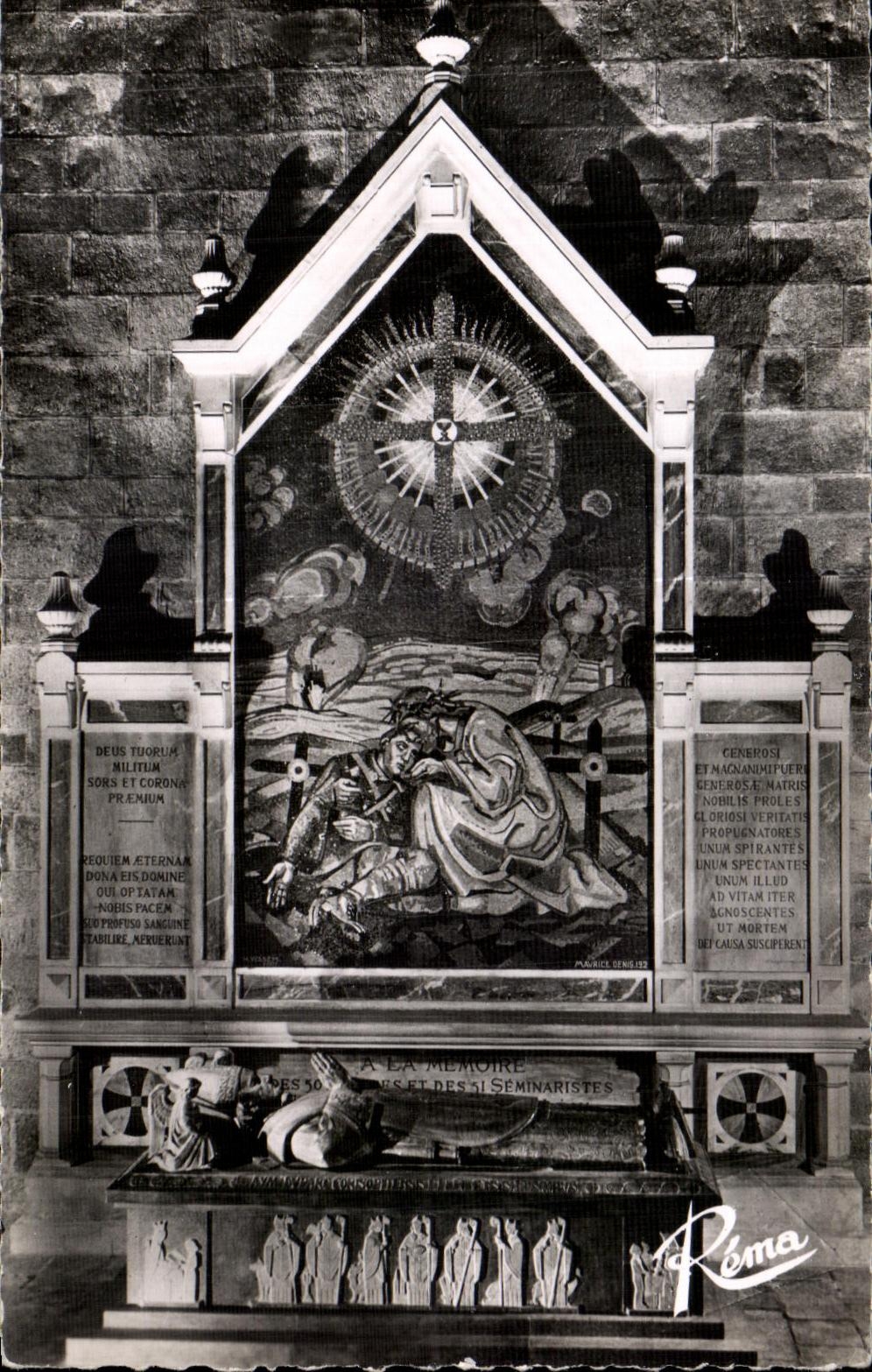 CPA Quimper (Finistere) Interieur de la Cathedrale Le Tombeau de Monseigneur Duparc