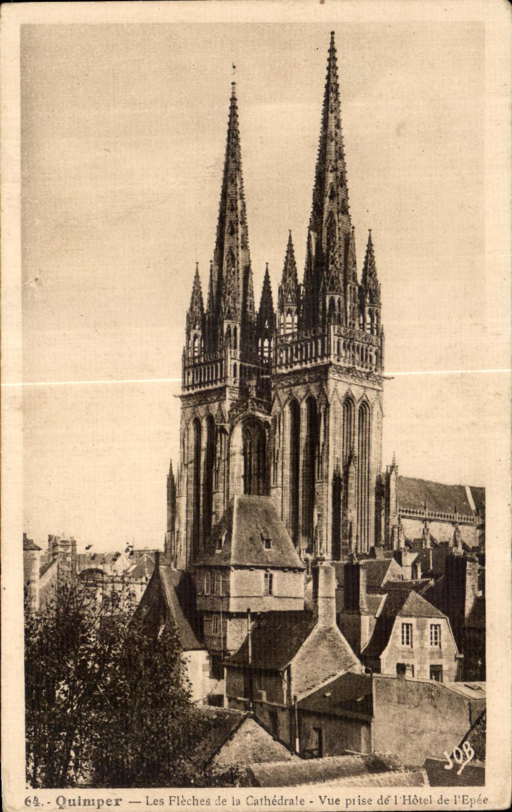 CPA Quimper Les Fleches de la Cathedrale Vue prise de I Hotel de I Epec
