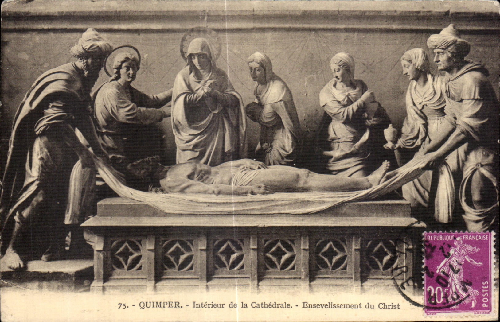 CPA Quimper Interieur de la Cathedrale Ensevelissement du Christ