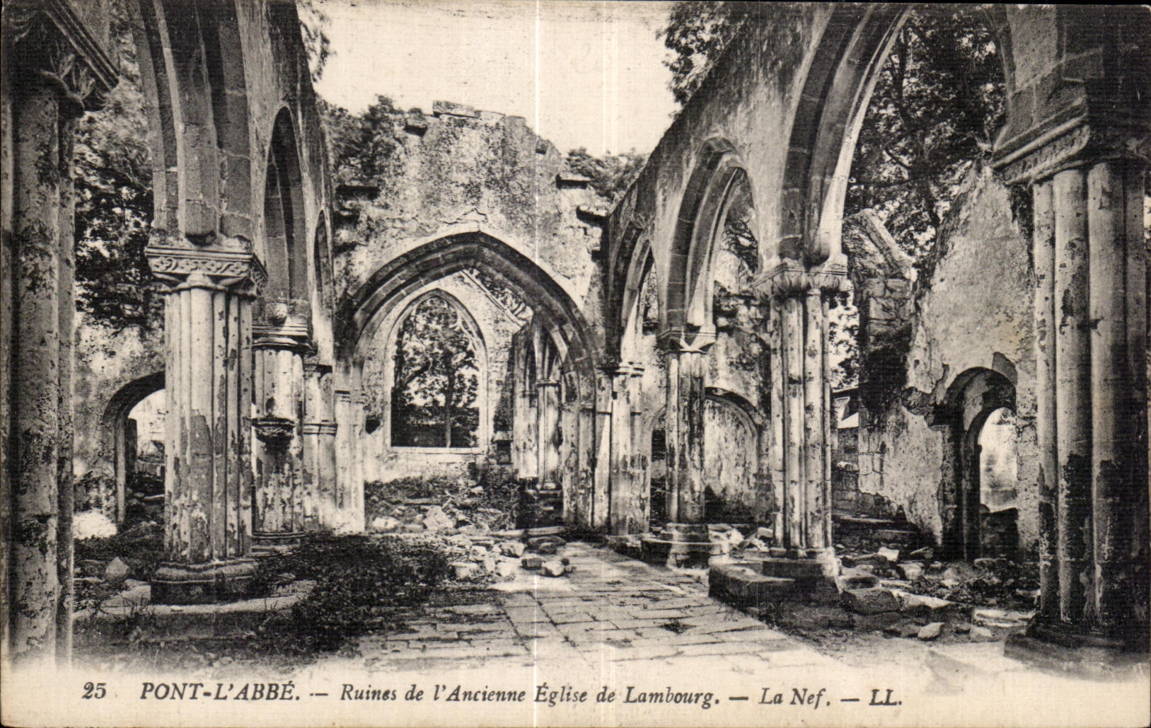 CPA Pont L Abbe Ruines de I Ancienne Eglise de Lambourg La nef