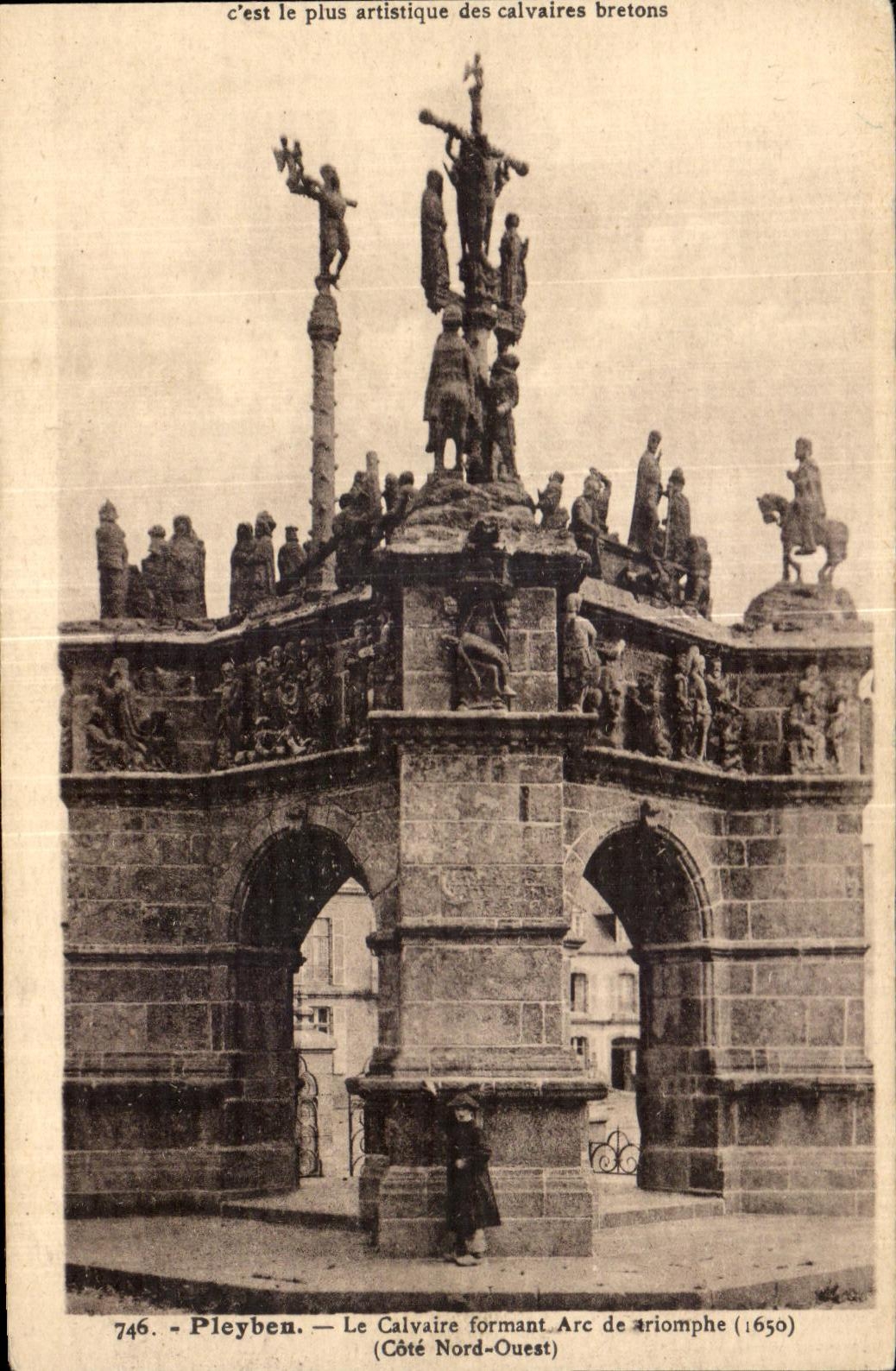 CPA Pleyben Le Calvaire formant Arc de (Cote Nord Ouest)