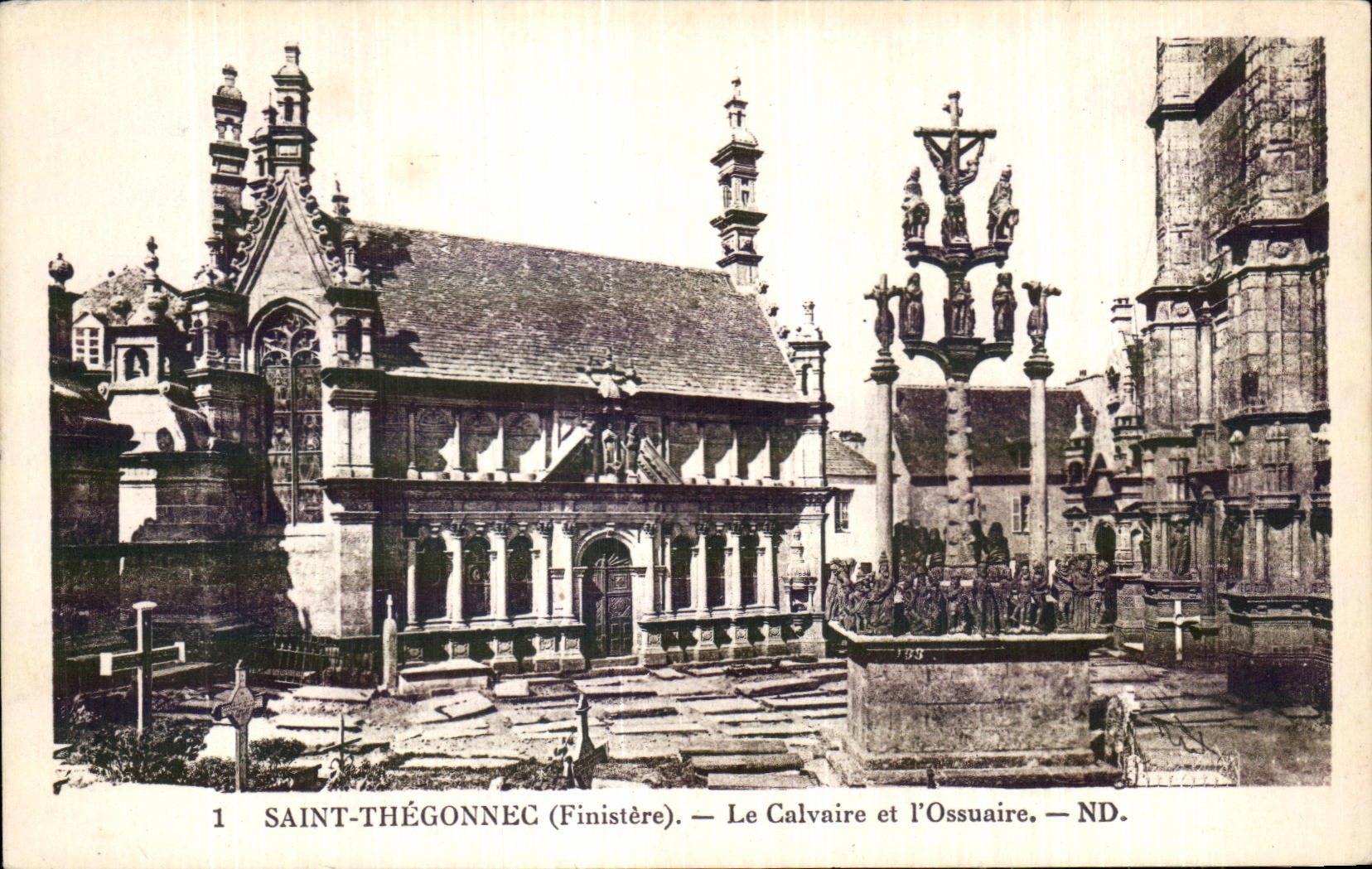 Saint-Thégonnec (Finistère) — Le Calvaire et l'Ossuaire — ND.