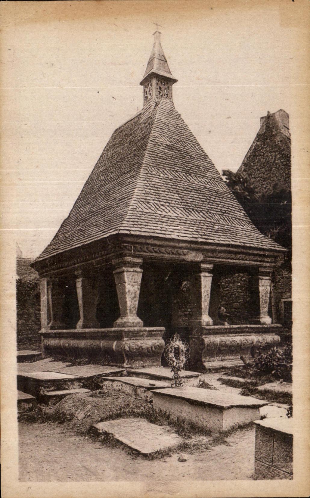 CPA St Jean du Doigt (Finistere) Chapelle Funeraire