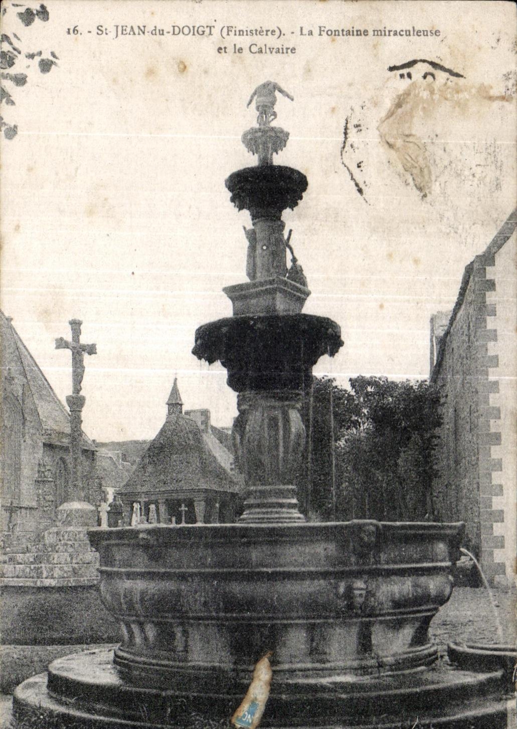 CPA St Jean du Doigt (Finistere) La Fontaine miraculeuse et le Calvaire