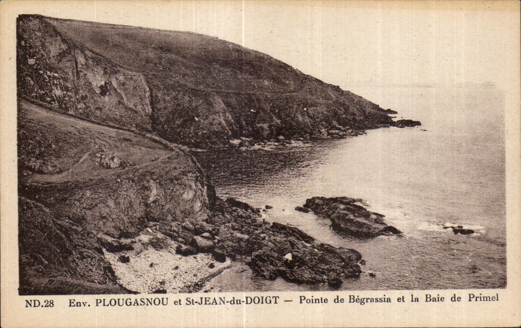 CPA Plougasnou et St Jean du Doigt Pointe de Begrassia et la Baie de Primel