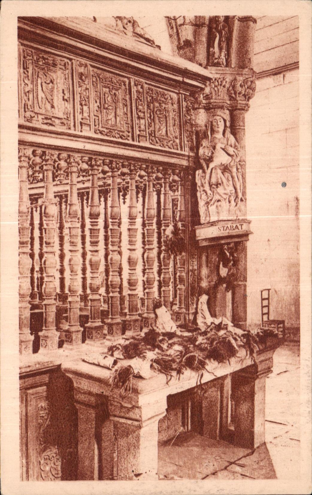 CPA Saint Herbot (Finistere) L Eglise Statue De Bois XV Autel Ou L On dispose en offrandes les queues de vaches