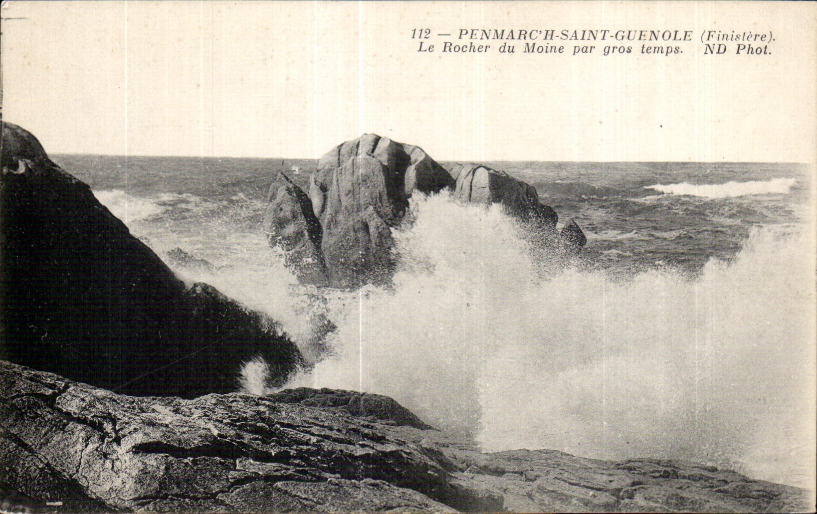 CPA Penmarc h Saint Guenole (Finistere) Le Rocher du Moine par gros temps