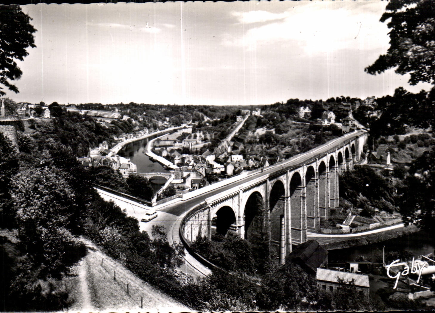 Dinan (C.-du-N.) — La Tour Sainte-Catherine et le Viaduc — Éditions Gaby
