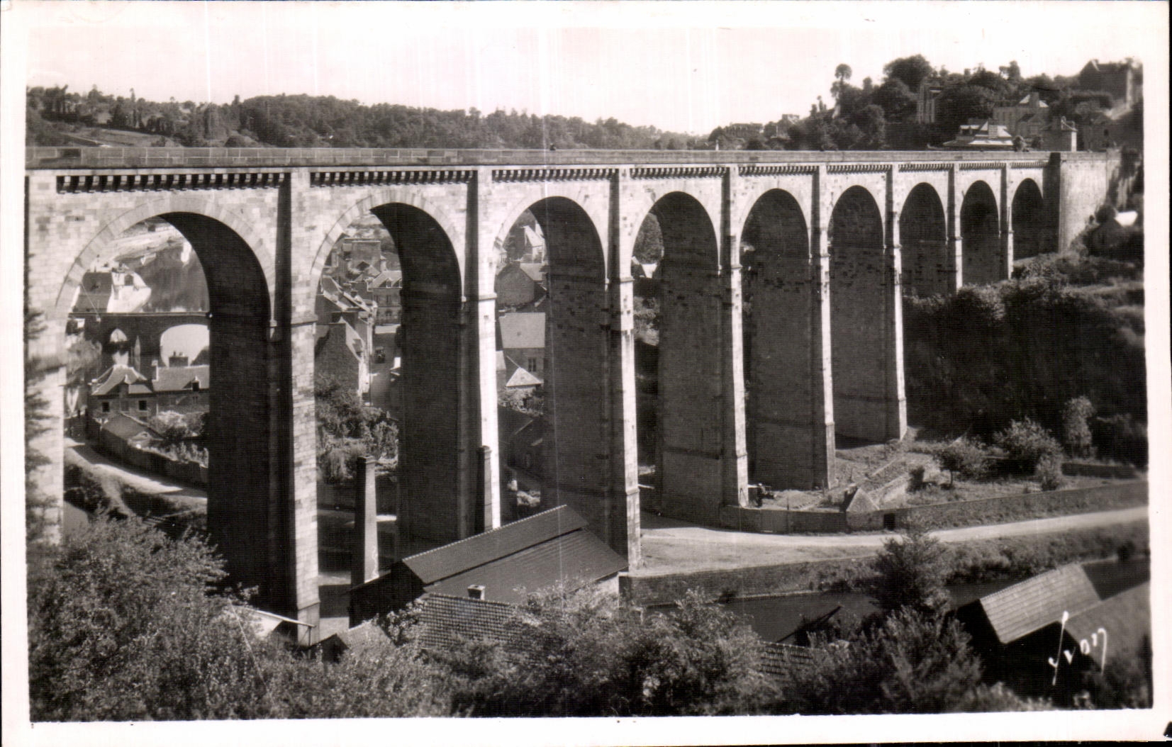 Viadukt von Lanvalay — Dinan (Côtes-du-Nord) — Art Editions Paris, 15, rue Martel
