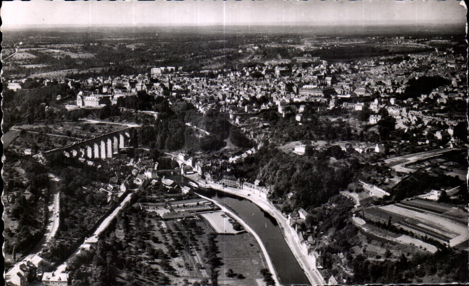 Dinan (C.-du-N.) — Vue aérienne — La Rance, le Viaduc et la Ville — Éditions L. F. A. Maison d'Éditer, 292