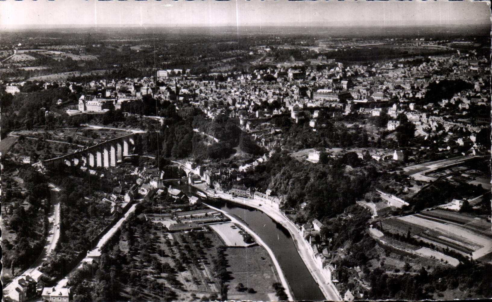 Dinan (C.-du-N.) — Vue aérienne — La Rance, le Viaduc et la Ville — Éditions L.F.A. Maison-Alfort