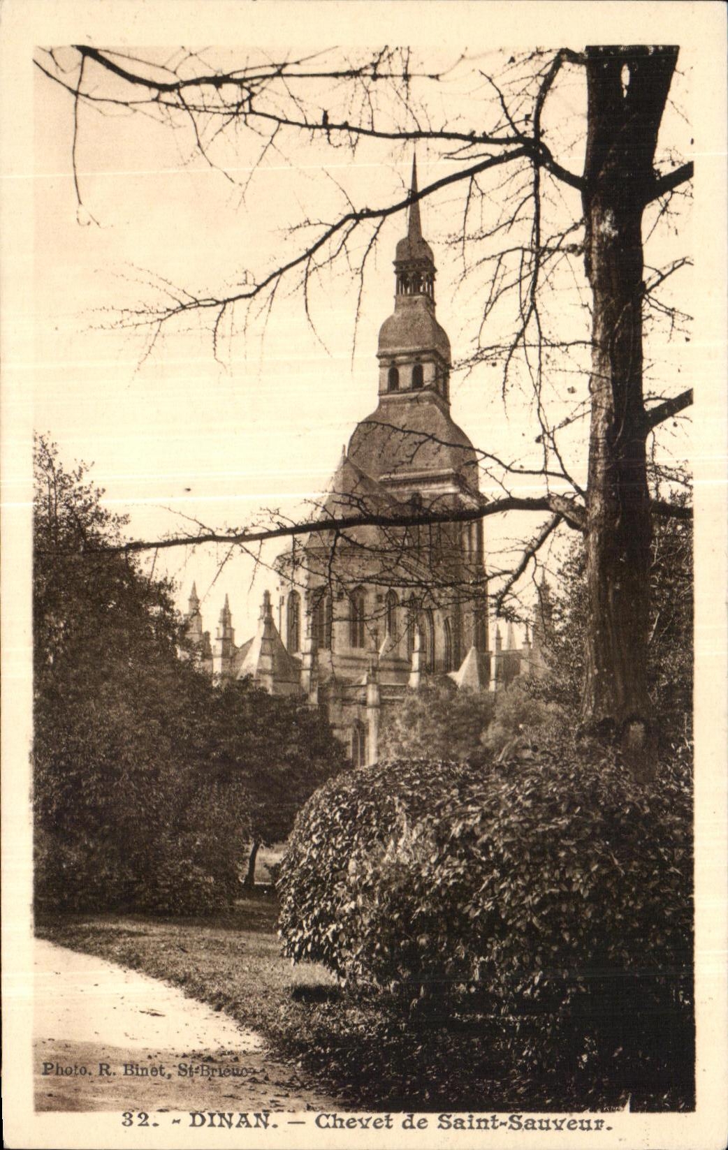 Dinan — Kirchenschiff von Saint-Sauveur — Photo R. Binet, St-Brieuc