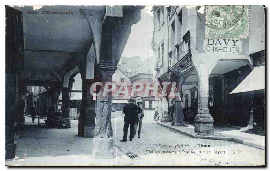 CPA Dinan Vieilles maisons a Porche rue de I Aport