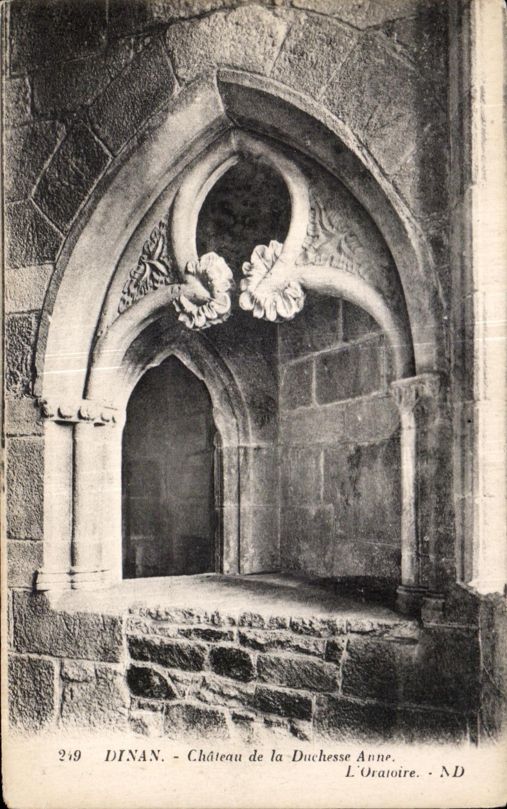 Dinan - Château de la Duchesse Anne. L'Oratoire. - ND