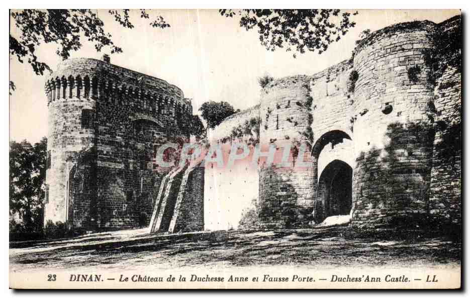 Dinan — Le Château de la Duchesse Anne et Fausse Porte — LL